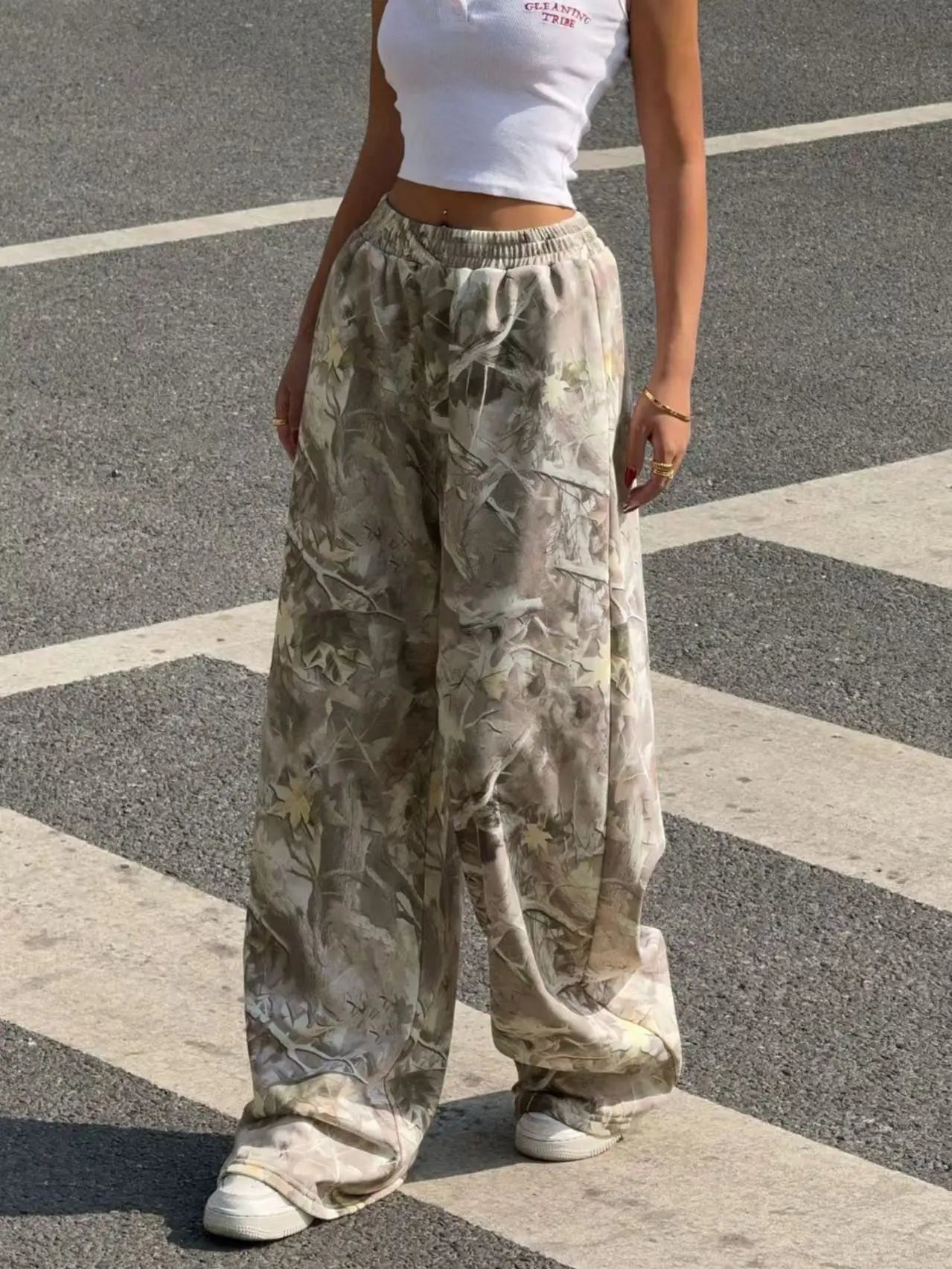 Fashionable casual pants with elastic waists and camouflage prints for slimming legs, floor-length pants