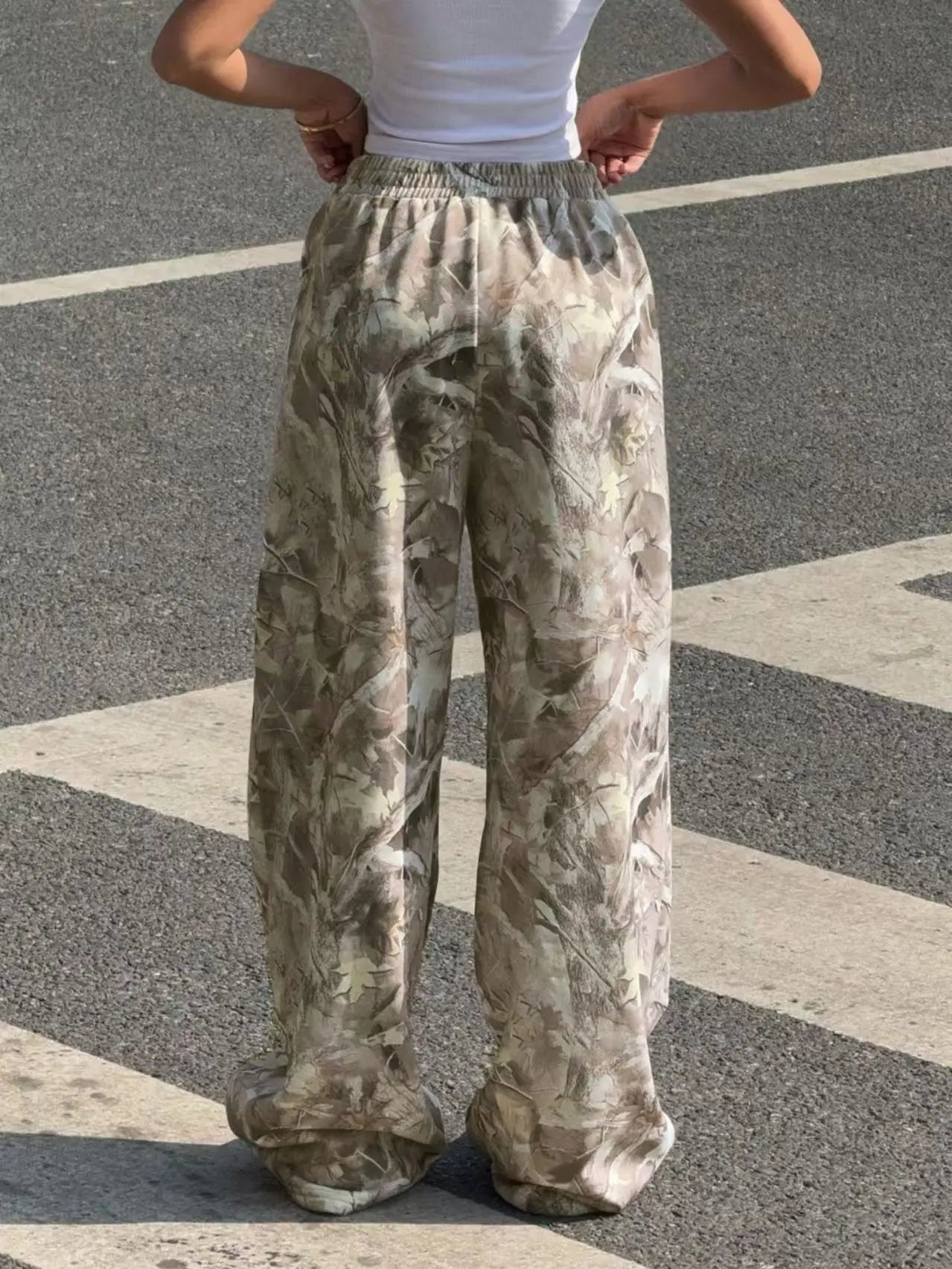 Fashionable casual pants with elastic waists and camouflage prints for slimming legs, floor-length pants